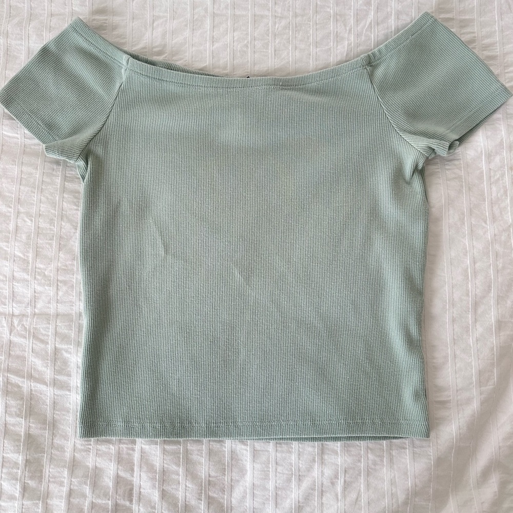 Off sholder cropped top size Small